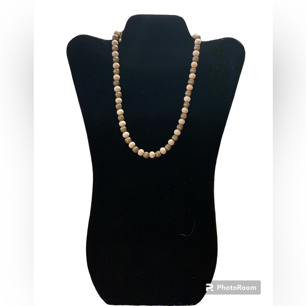 NECKLACE Lightweight Natural and Metal Gold Beads.  15” L  Brand New!